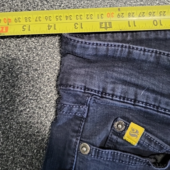 Second Yoga Jeans Women's Size 26 Black Wash Cut Off Capris - Picture 10 of 12